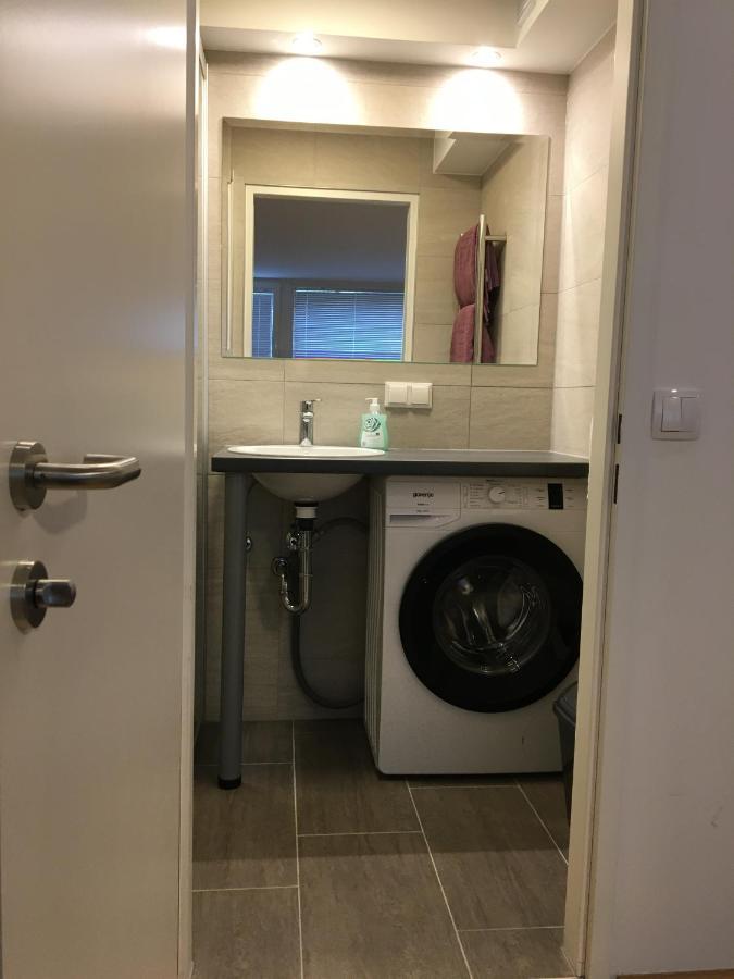 Cosy Flat In The Quiet Area With Own Garden, Free Parking And Direct Public Transport Link To The Centre Leilighet Wien Eksteriør bilde