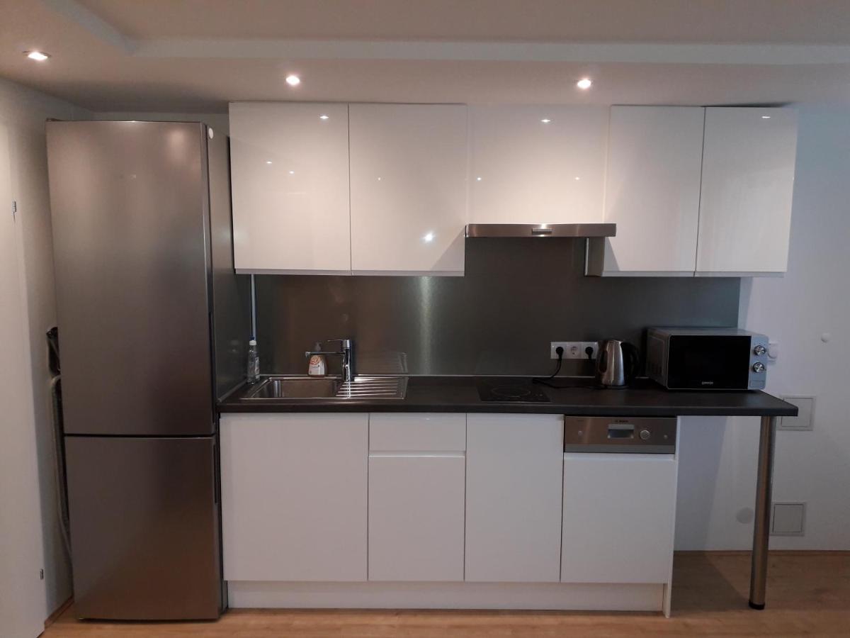 Cosy Flat In The Quiet Area With Own Garden, Free Parking And Direct Public Transport Link To The Centre Leilighet Wien Eksteriør bilde