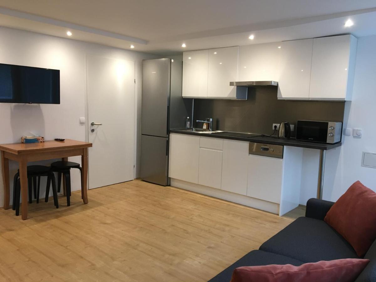 Cosy Flat In The Quiet Area With Own Garden, Free Parking And Direct Public Transport Link To The Centre Leilighet Wien Eksteriør bilde