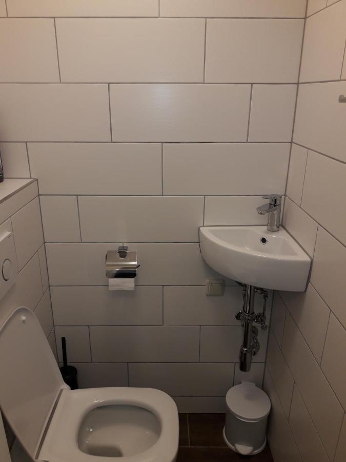 Cosy Flat In The Quiet Area With Own Garden, Free Parking And Direct Public Transport Link To The Centre Leilighet Wien Eksteriør bilde